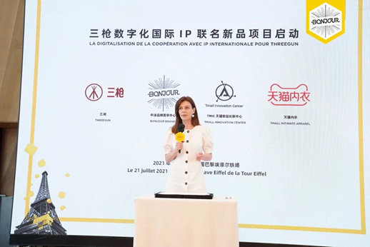 三枪亮相巴黎埃菲尔铁塔